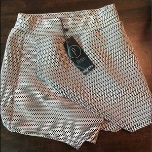 NWT Boohoo skort